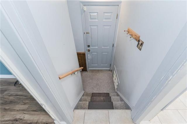 35 Plymouth Court, House semidetached with 4 bedrooms, 1 bathrooms and 2 parking in Guelph ON | Image 25