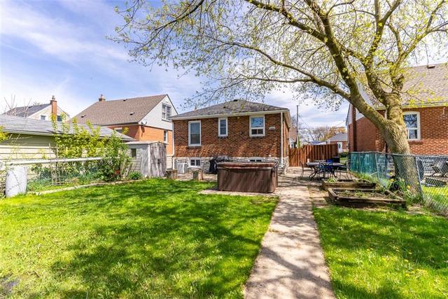 202 East 14th Street, House detached with 2 bedrooms, 1 bathrooms and 3 parking in Hamilton ON | Image 34