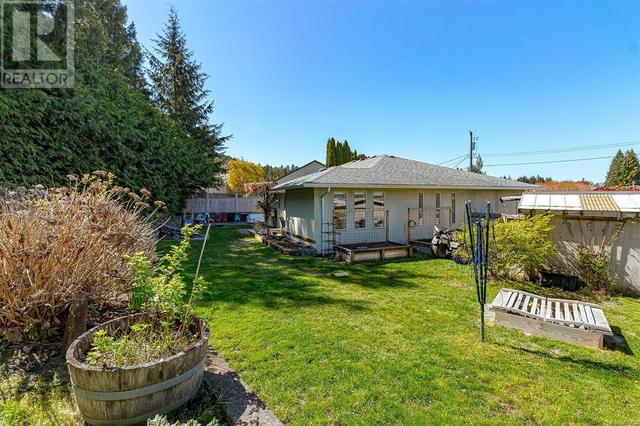 827 Cameron Way, House detached with 3 bedrooms, 2 bathrooms and 2 parking in Ladysmith BC | Image 32