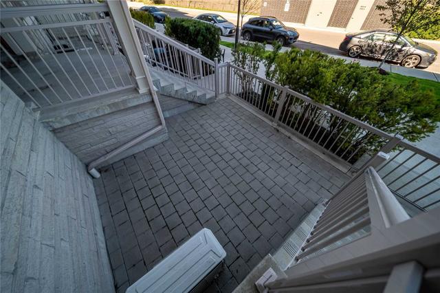 12 - 145 Long Branch Ave, Townhouse with 2 bedrooms, 3 bathrooms and 1 parking in Toronto ON | Image 2