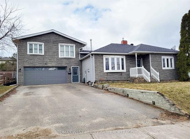 94 Bayview Dr, House other with 2 bedrooms, 5 bathrooms and 6 parking in Barrie ON | Image 1