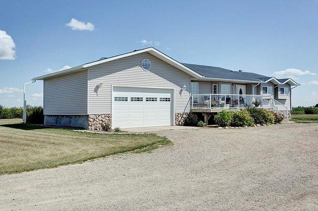 251073 Township Road 232 Township, House detached with 3 bedrooms, 2 bathrooms and 10 parking in Wheatland County AB | Image 27