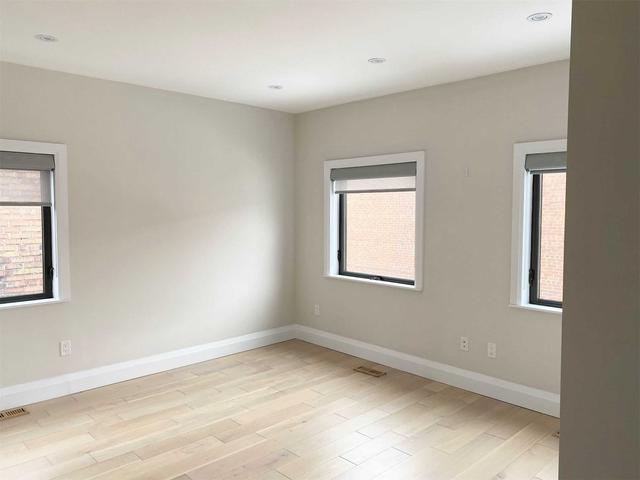 upper - 2132 Dundas St W, House detached with 2 bedrooms, 1 bathrooms and 0 parking in Toronto ON | Image 14