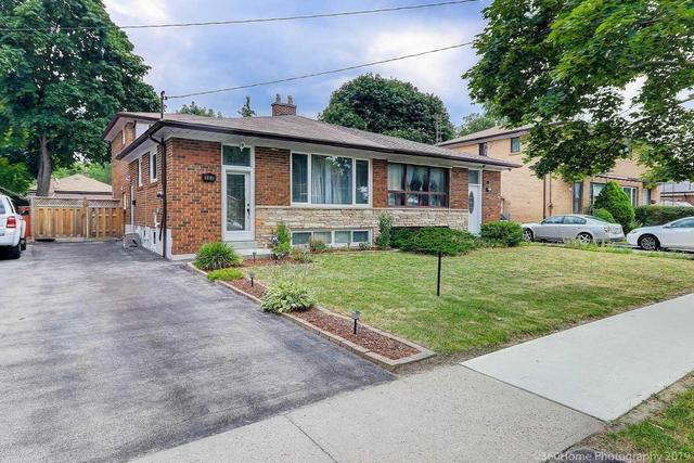 153 Rodda Blvd, House semidetached with 4 bedrooms, 2 bathrooms and 3 parking in Toronto ON | Image 1