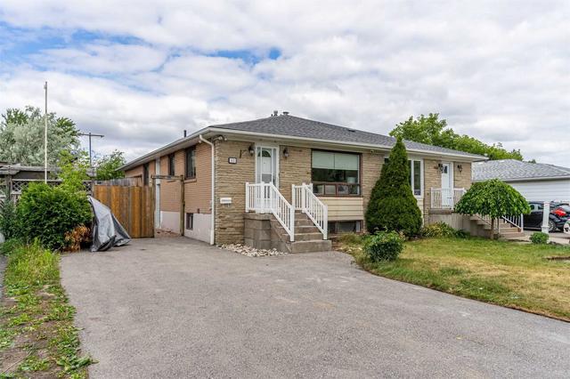 33 Edenridge Dr, House semidetached with 5 bedrooms, 3 bathrooms and 6 parking in Brampton ON | Image 1