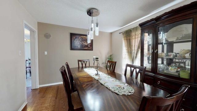 92 Ravenscliffe Crt, House detached with 4 bedrooms, 4 bathrooms and 6 parking in Brampton ON | Image 24