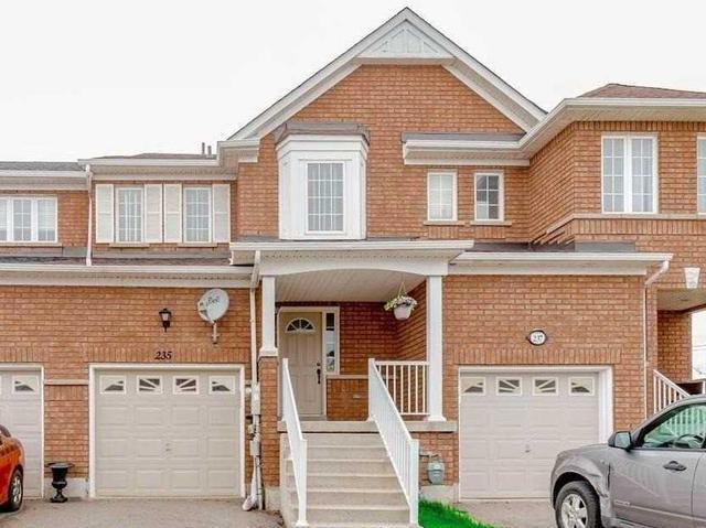 235 Stonebriar Dr, House attached with 3 bedrooms, 3 bathrooms and 2 parking in Vaughan ON | Image 1