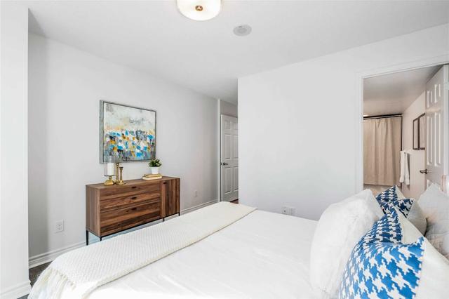 2010 - 19 Grand Trunk Cres, Condo with 2 bedrooms, 2 bathrooms and 1 parking in Toronto ON | Image 14