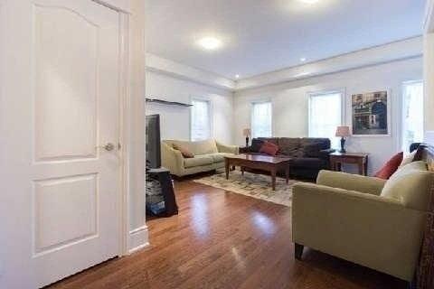 10038 Keele St, House attached with 3 bedrooms, 3 bathrooms and 4 parking in Vaughan ON | Image 5