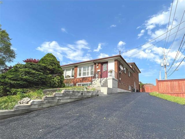 129 Sharpecroft Blvd, House semidetached with 4 bedrooms, 3 bathrooms and 5 parking in Toronto ON | Image 23
