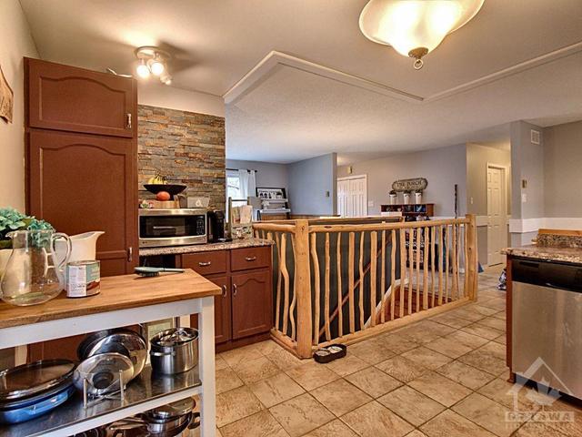 130 Woods Road, House detached with 4 bedrooms, 3 bathrooms and 4 parking in Ottawa ON | Image 8