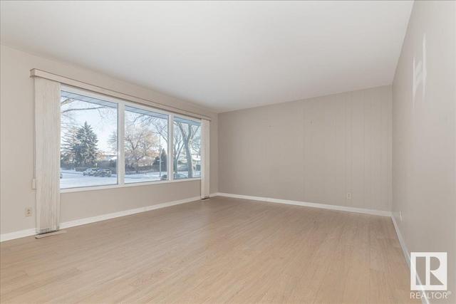 9002 168 St Nw Nw, House detached with 4 bedrooms, 2 bathrooms and null parking in Edmonton AB | Image 5