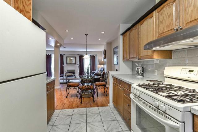 71 Moregate Cres, Townhouse with 3 bedrooms, 3 bathrooms and 1 parking in Brampton ON | Image 7