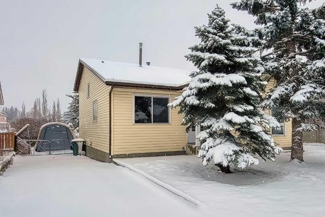 6 Ridgebrook Drive Sw, House detached with 4 bedrooms, 2 bathrooms and 6 parking in Airdrie AB | Image 1