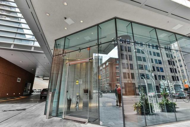 4107 - 180 University Ave, Condo with 2 bedrooms, 3 bathrooms and 1 parking in Toronto ON | Image 6