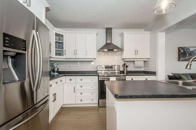 30 Ambrous Cres, House semidetached with 3 bedrooms, 3 bathrooms and 3 parking in Guelph ON | Image 2