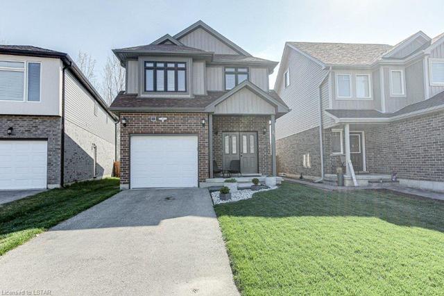 81 Yvonne Crescent, House detached with 5 bedrooms, 3 bathrooms and 2 parking in London ON | Image 2