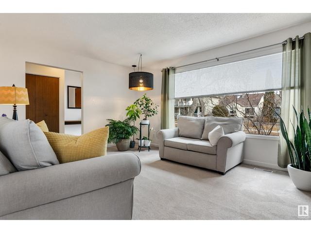 9827 85 Av Nw, House detached with 4 bedrooms, 2 bathrooms and 3 parking in Edmonton AB | Image 2