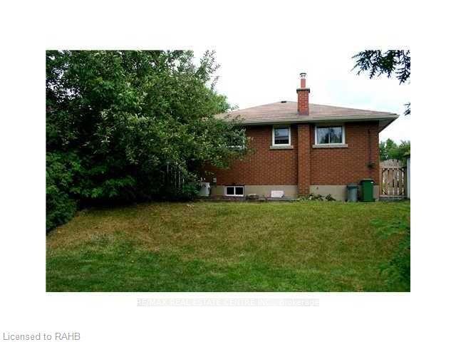 110 West 3rd St, House detached with 3 bedrooms, 2 bathrooms and 3 parking in Hamilton ON | Image 4