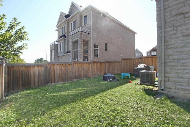 31 Harpreet Circ, House semidetached with 3 bedrooms, 4 bathrooms and 3 parking in Toronto ON | Image 27