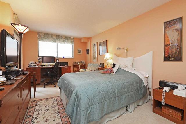 802 - 30 Church St, Condo with 2 bedrooms, 3 bathrooms and 1 parking in Toronto ON | Image 8