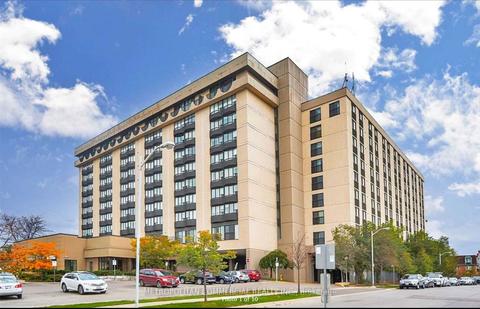 223 - 2737 Keele St, Condo with 2 bedrooms, 1 bathrooms and 1 parking in Toronto ON | Card Image