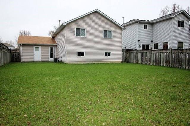 1029 Maclean St, House detached with 3 bedrooms, 1 bathrooms and 4 parking in Innisfil ON | Image 12