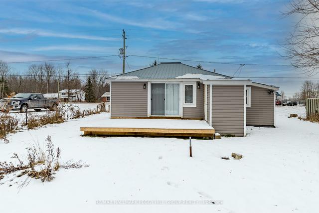 5496 County Rd 90, House detached with 2 bedrooms, 1 bathrooms and 4 parking in Springwater ON | Image 3