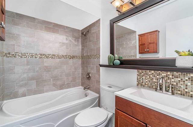 22 Oaken Gateway, Townhouse with 3 bedrooms, 2 bathrooms and 1 parking in Toronto ON | Image 7
