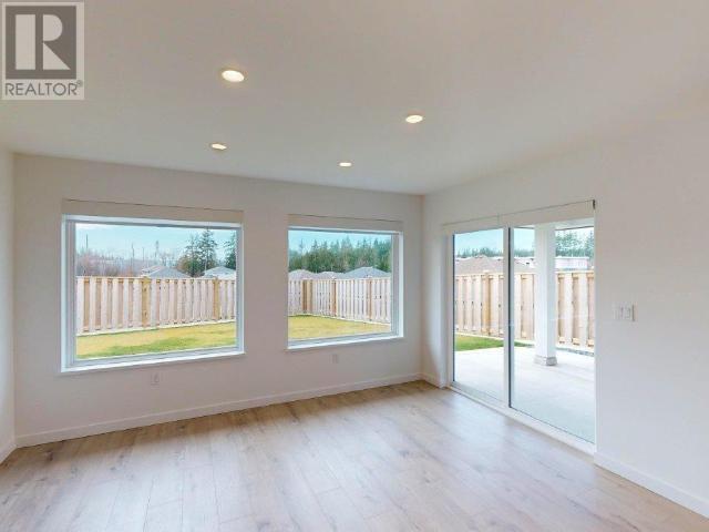 7295 Edgehill Crescent, House detached with 3 bedrooms, 2 bathrooms and 1 parking in Powell River BC | Image 5