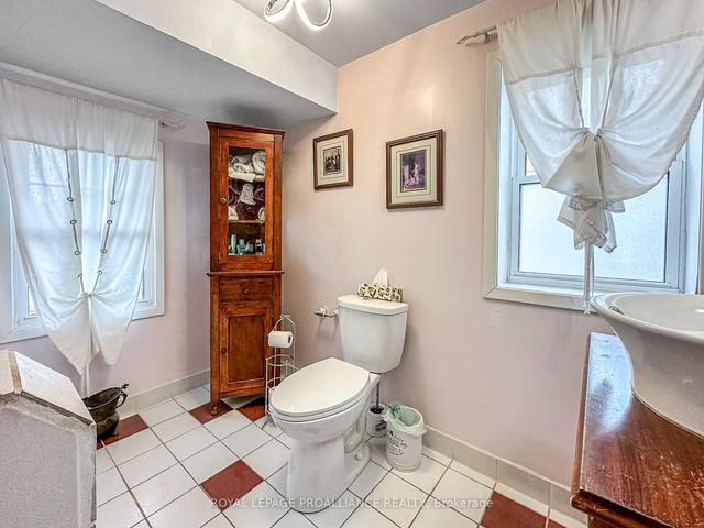403 Macdonnell St, House detached with 3 bedrooms, 1 bathrooms and 3 parking in Kingston ON | Image 14