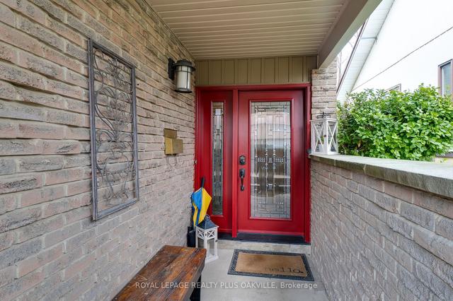 2477 Mainroyal St, House semidetached with 3 bedrooms, 2 bathrooms and 6 parking in Mississauga ON | Image 12