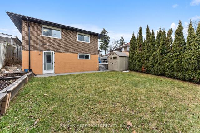 2b Summerglade Dr, House detached with 3 bedrooms, 2 bathrooms and 4 parking in Toronto ON | Image 29
