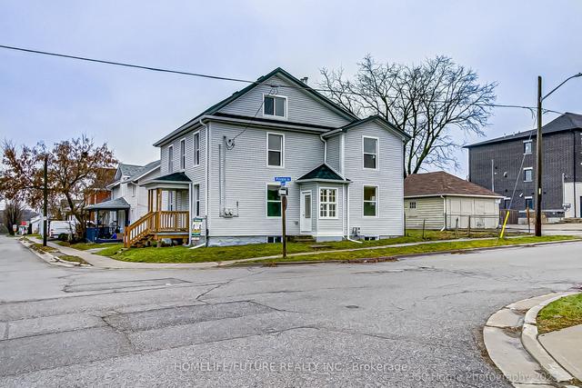32 Brock St W, House detached with 5 bedrooms, 2 bathrooms and 10 parking in Oshawa ON | Image 12