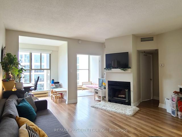 903 - 65 Scadding Ave, Condo with 2 bedrooms, 1 bathrooms and 1 parking in Toronto ON | Image 11