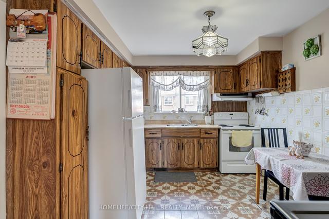 1364 Lawrence Ave W, House semidetached with 3 bedrooms, 2 bathrooms and 4 parking in Toronto ON | Image 2