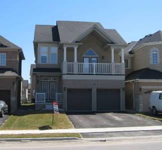 31 Blue Diamond Dr, House detached with 3 bedrooms, 3 bathrooms and 4 parking in Brampton ON | Image 1