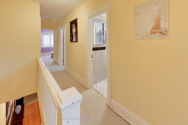 165 Maplewood Ave, House semidetached with 3 bedrooms, 2 bathrooms and 3 parking in Toronto ON | Image 5