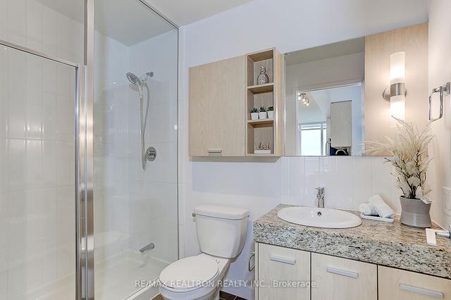 2111 - 29 Singer Crt, Condo with 2 bedrooms, 2 bathrooms and 1 parking in Toronto ON | Image 22