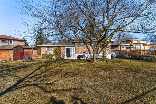 18 Adele Crt, House detached with 3 bedrooms, 2 bathrooms and 4 parking in Brampton ON | Image 10