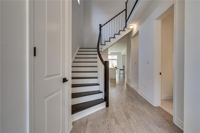 1466 Everest Crescent, House detached with 4 bedrooms, 2 bathrooms and 1 parking in Oakville ON | Image 5