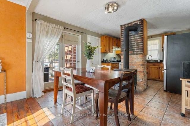 20 West River St, House detached with 2 bedrooms, 1 bathrooms and 1 parking in Brant ON | Image 5