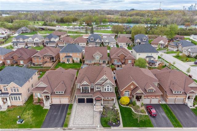 8961 Tristar Crescent, House detached with 4 bedrooms, 3 bathrooms and 7 parking in Niagara Falls ON | Image 8