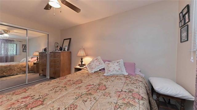 52 Carleton Pl, Townhouse with 3 bedrooms, 2 bathrooms and 2 parking in Brampton ON | Image 9