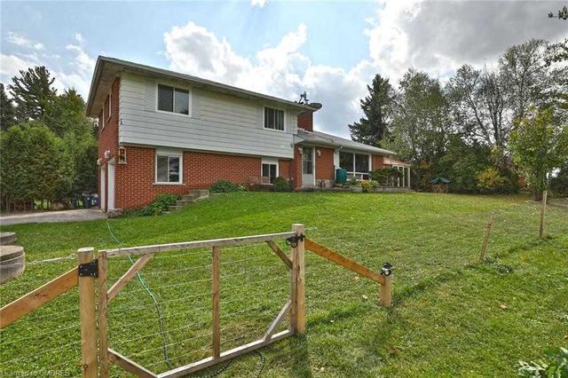 8750 Mansewood Tr, House detached with 3 bedrooms, 2 bathrooms and 8 parking in Milton ON | Image 12