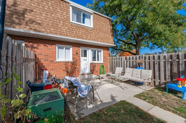 50 Riverdale Dr, Townhouse with 3 bedrooms, 2 bathrooms and 1 parking in Hamilton ON | Image 29
