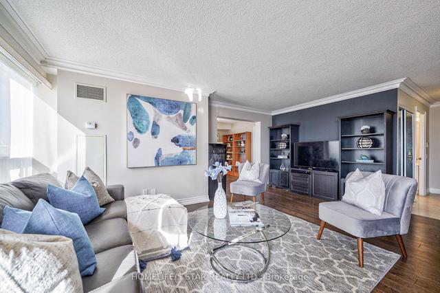 905 - 2 Clairtrell Rd, Condo with 3 bedrooms, 2 bathrooms and 1 parking in Toronto ON | Image 9