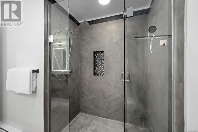 Ensuite with Venitian Plaster Shower with Marble | Image 23