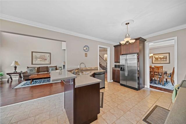 1697 Clearbrook Dr, House detached with 3 bedrooms, 3 bathrooms and 6 parking in Oshawa ON | Image 6
