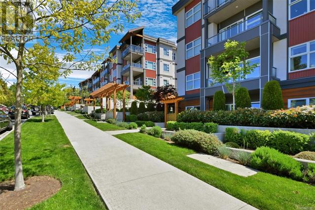 406 - 3333 Glasgow Ave, Condo with 2 bedrooms, 2 bathrooms and 1 parking in Saanich BC | Image 2
